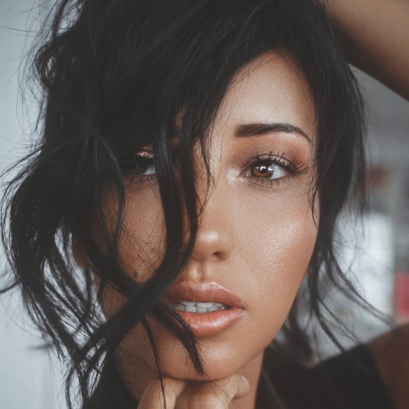 Meet your Posher, Saadiya - Picture 1 of 1